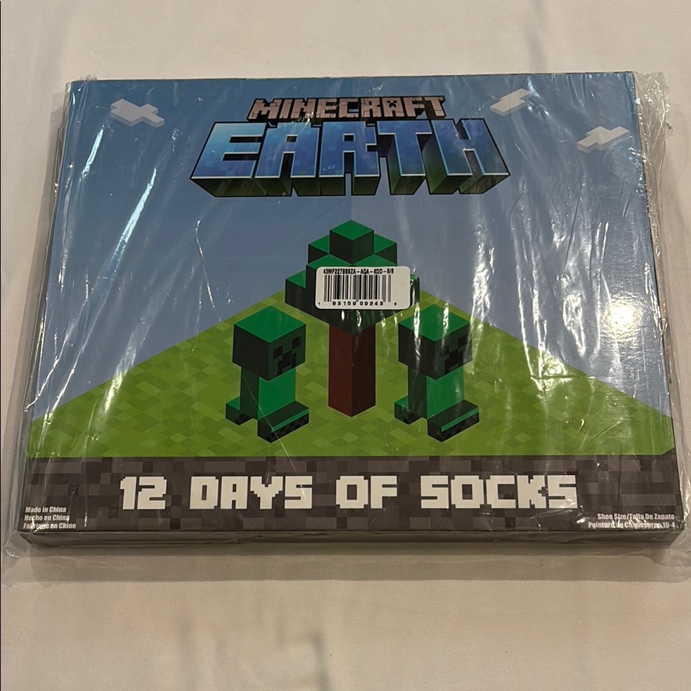 Earth 12 Days of Socks - Green and Blue Minecraft Earth